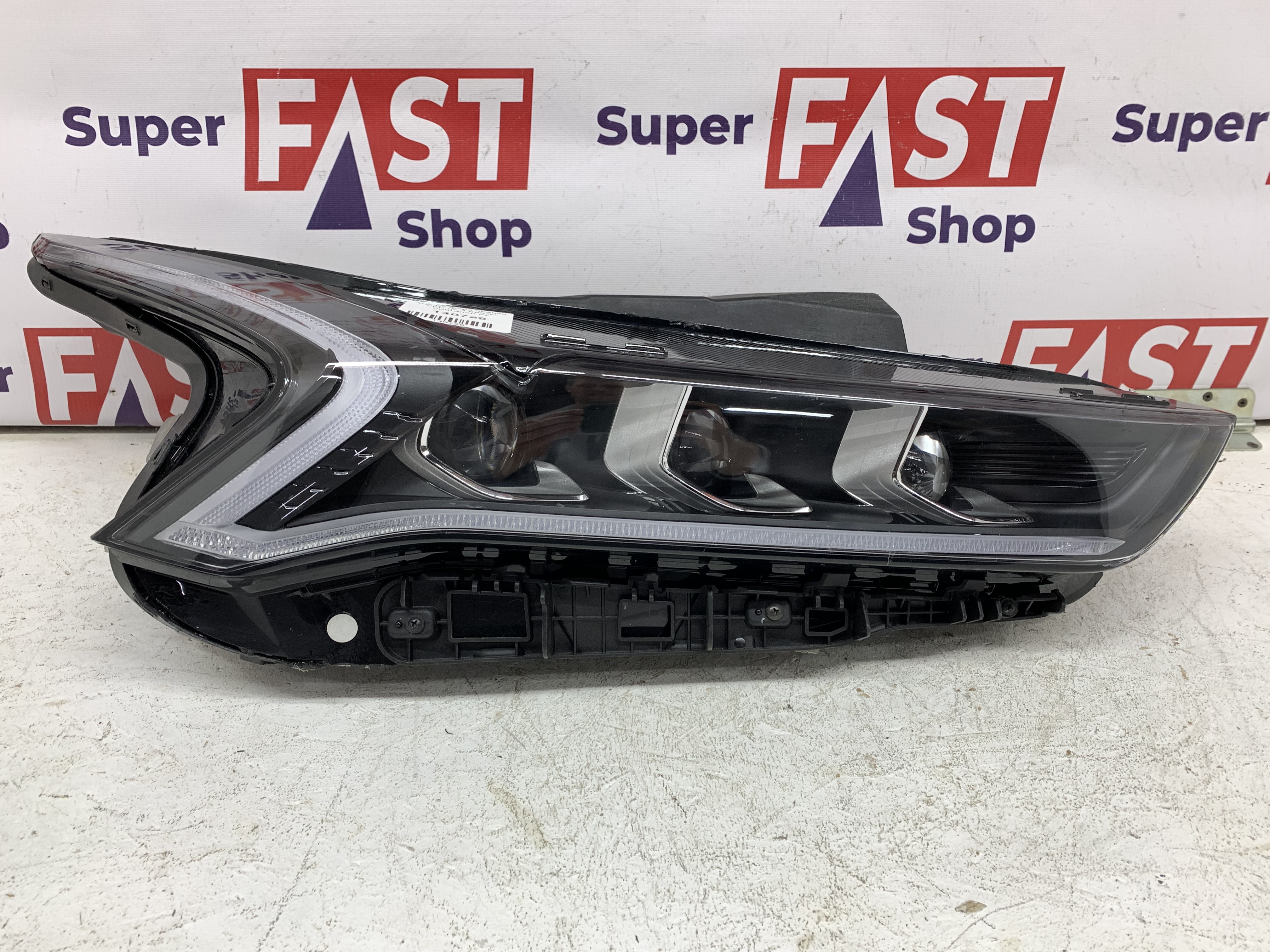 Kia K5 фара правая LED на 3 линзы оригинал бу