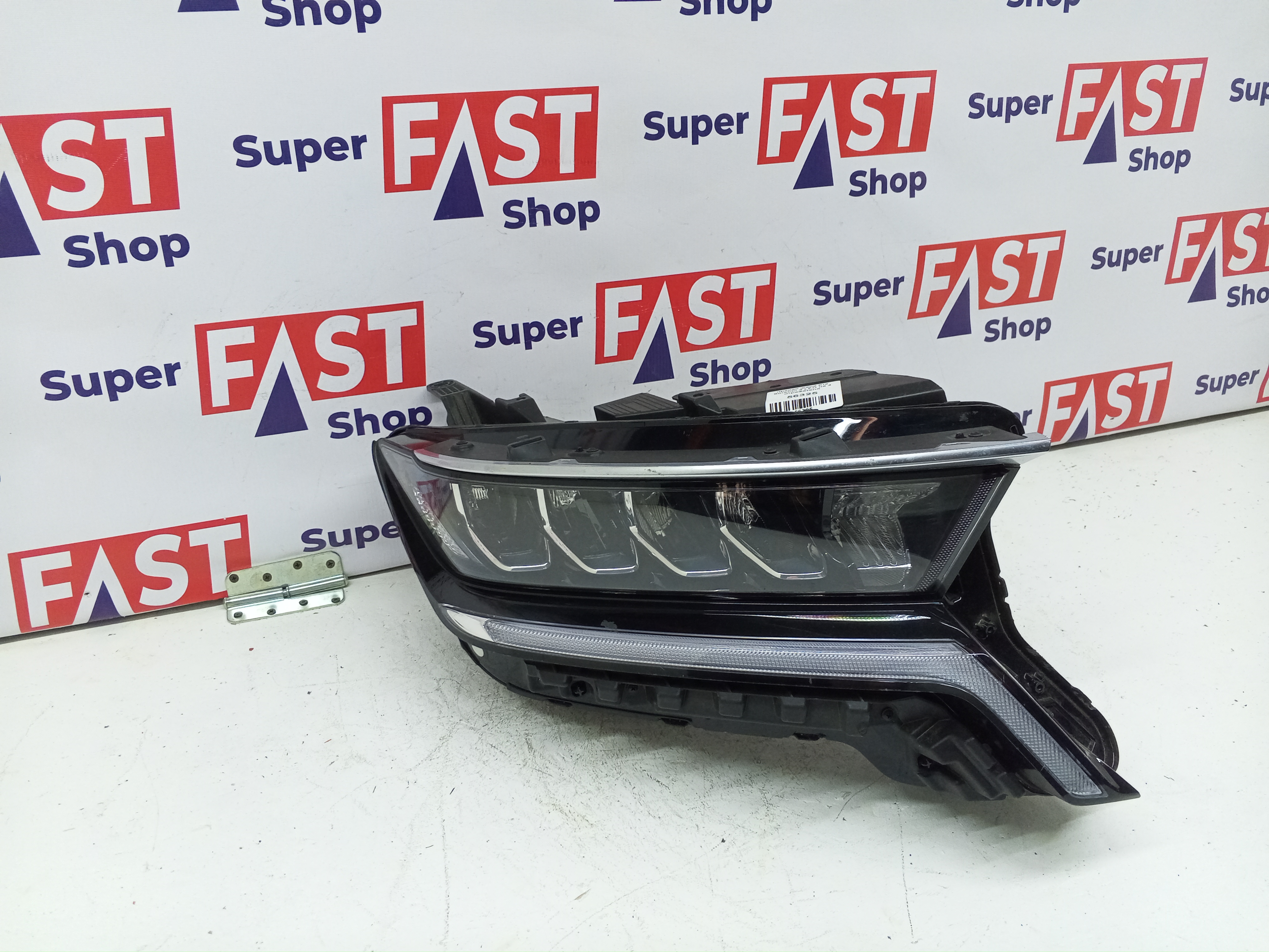 правая фара Kia Sorento 4 LED на 4 отражателя