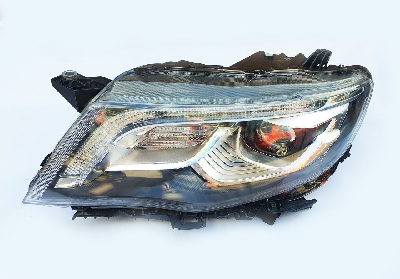 Geely Atlas 2016-2022 год левая фара б\у