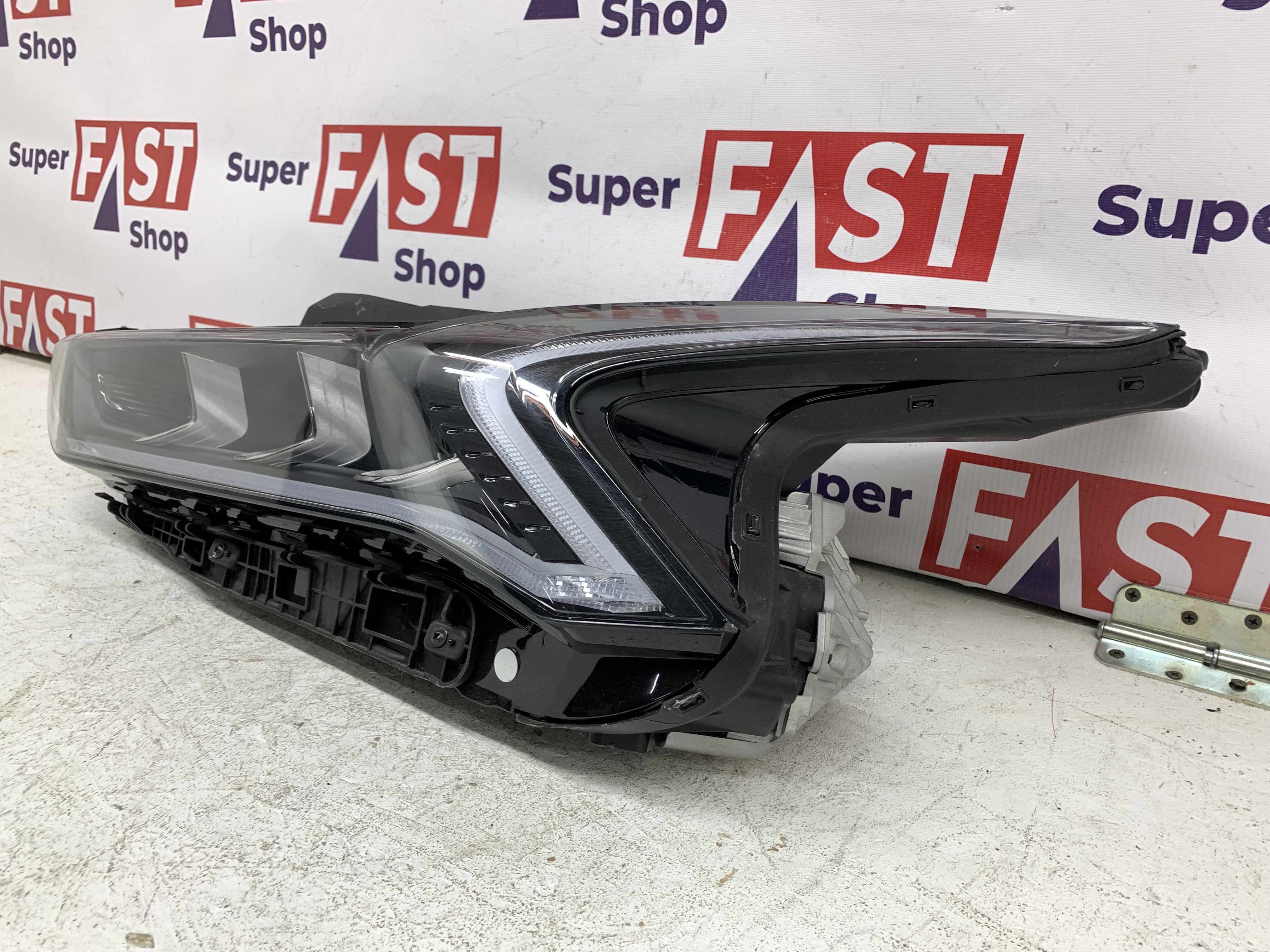 Kia K5 фара левая LED на 3 линзы оригинал бу