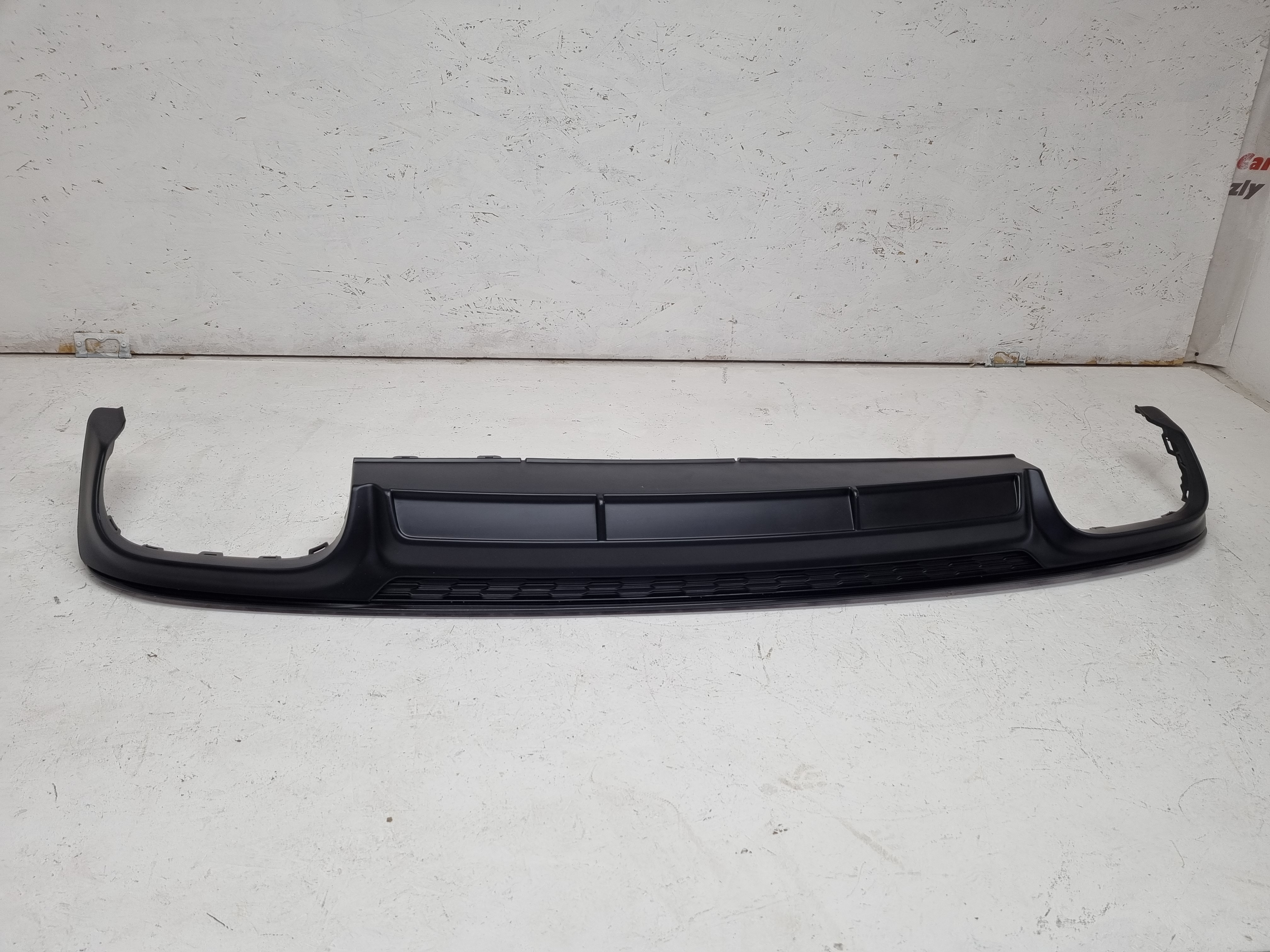 Дефект Audi A6 C8 диффузор S6 в S-line бампер без насадок