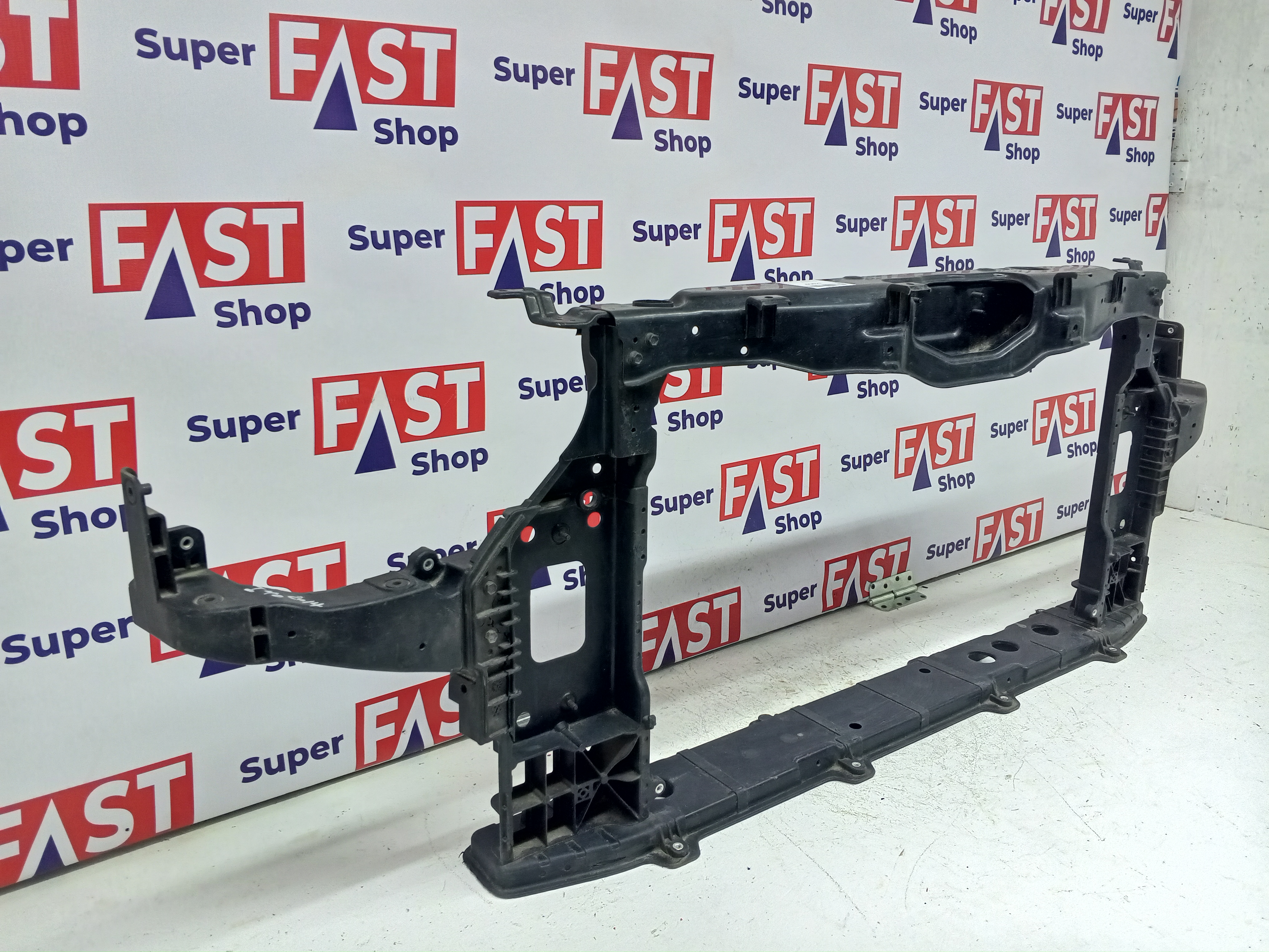 Hyundai I40 передняя панель / телевизор