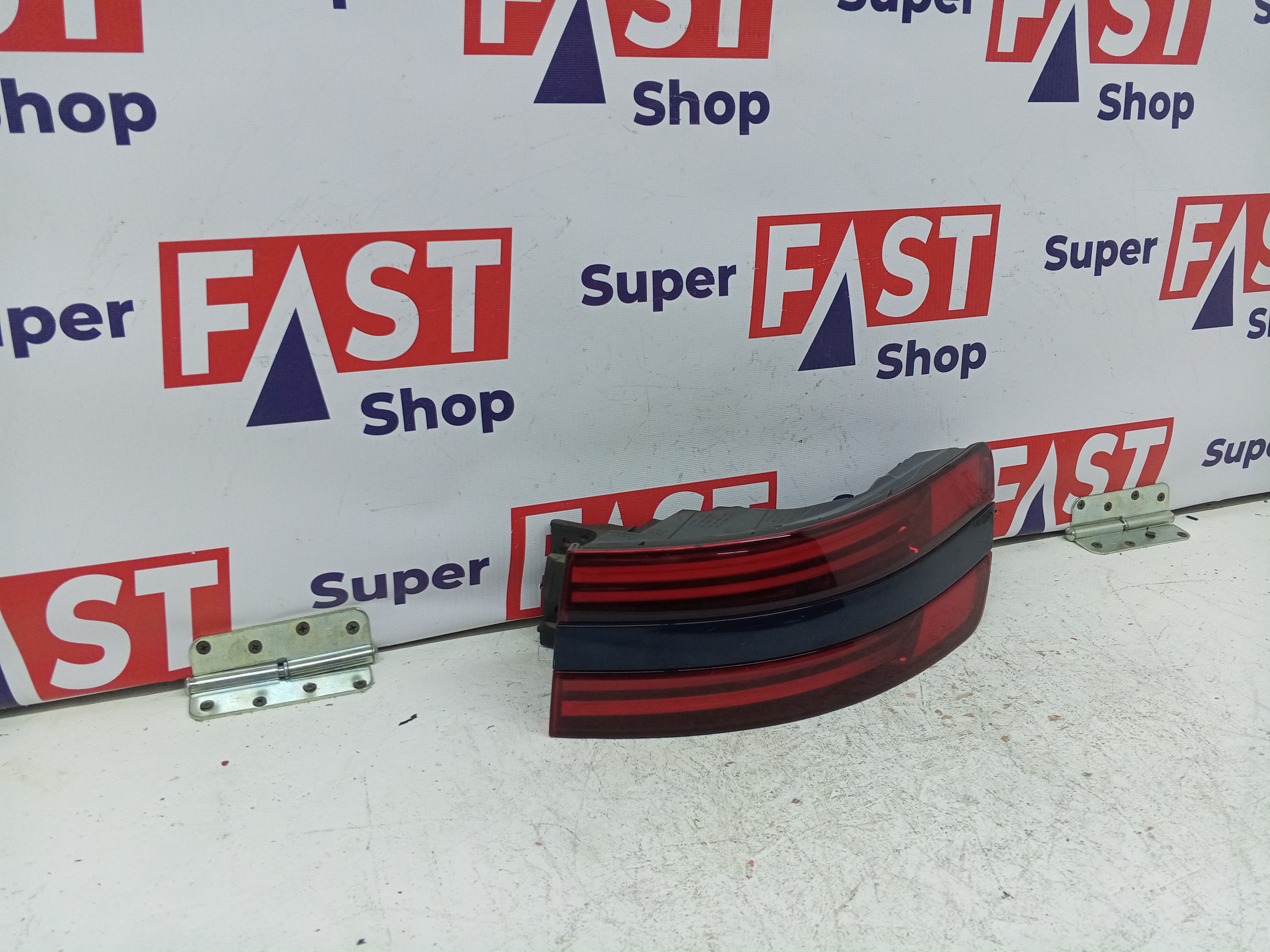 задний правый фонарь в крыло Genesis GV70