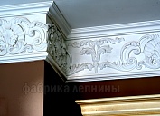 Преимущества гипсовой лепнины на потолок