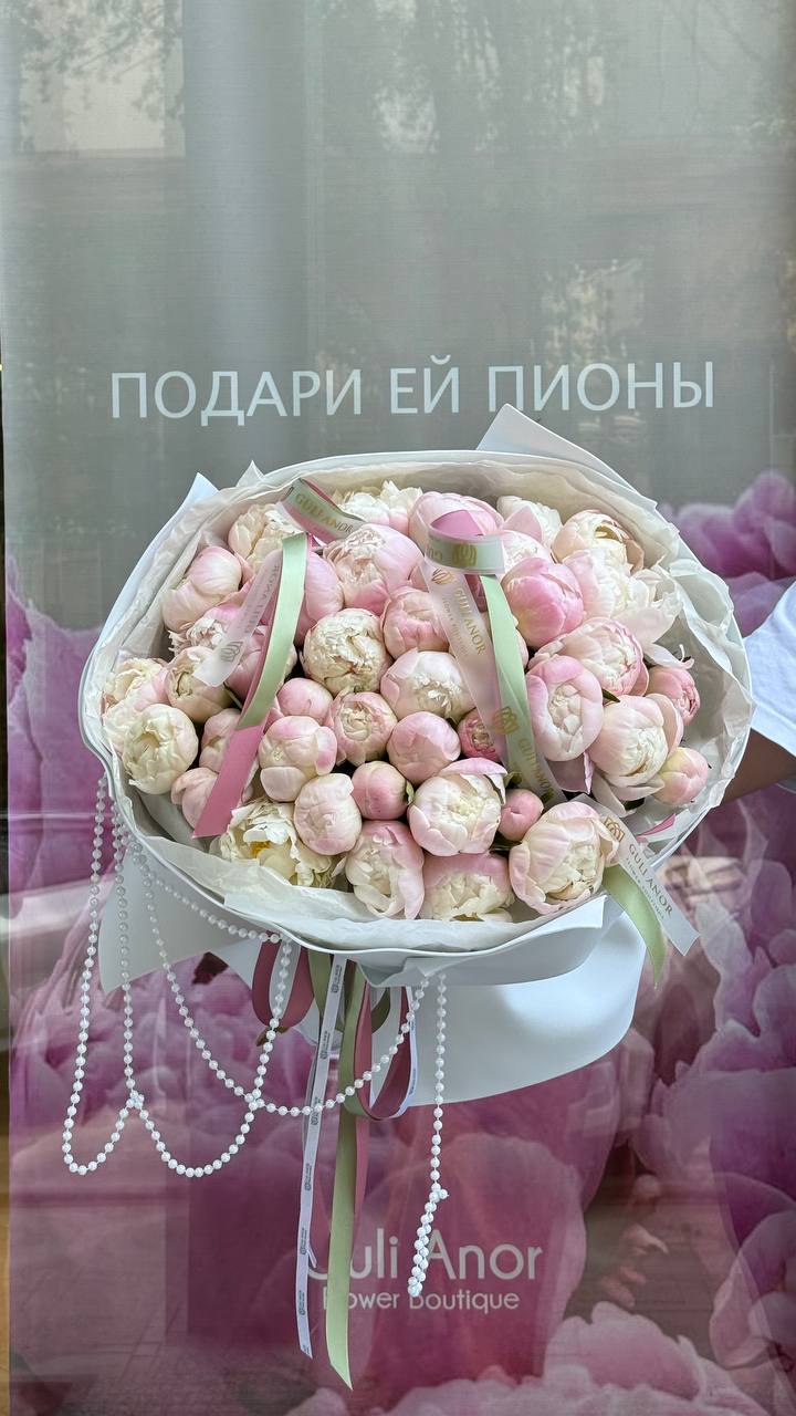 Букет из 41 пиона Гардения
