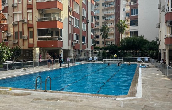 Бюджетная квартира 1+1 с мебелью в центре Махмутлара в Турции - фото 7