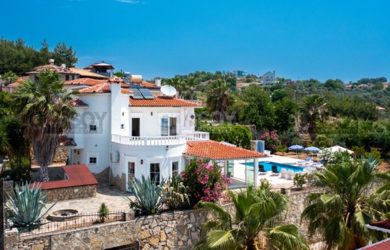 Меблированная просторная вилла в районе Инжекум, 250м2 в Турции - фото 1