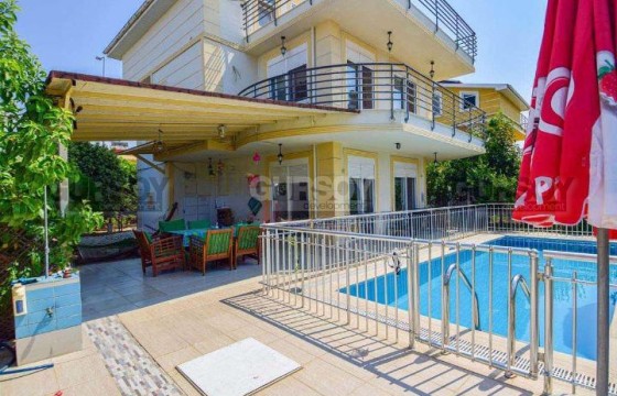 Вилла 4+1 с бассейном и садом в Конаклы, 215 кв.м. в Турции - фото 4