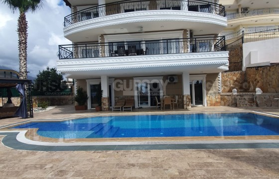 Просторная вилла с бассейном и садом в Каргыджаке. 6+2, 350м2 в Турции - фото 9
