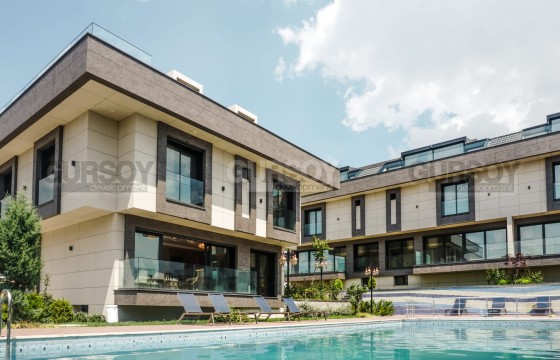 Шикарные готовые виллы в районе Бейликдюзю, 330м2-355м2 в Турции - фото 4