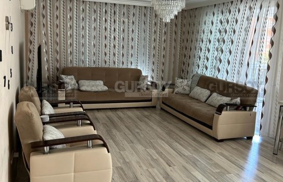 Квартира с двумя спальными комнатами и просторным застекленным балконом, на 2-м этаже, в 800 метрах от моря в Турции - фото 3