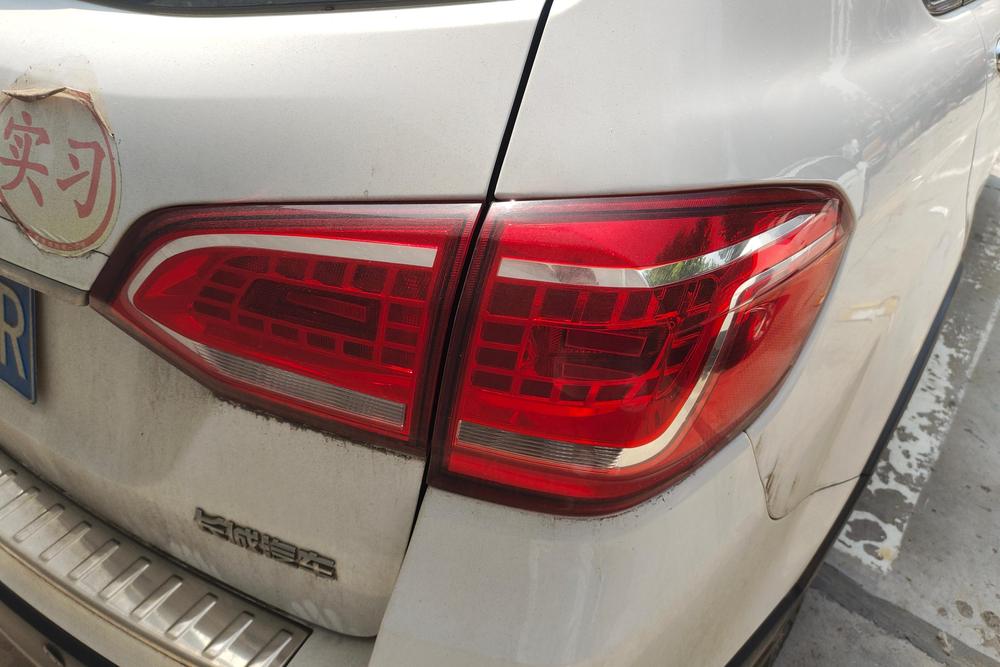 Haval H6 2018 года, красная эмблема, спортивная версия, 1.5T, механическая коробка передач, привод на два колеса, комплектация Elite - фото 4