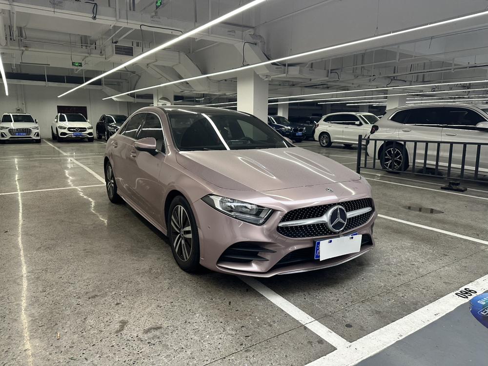Mercedes-Benz A-Class 2020 года A 180 L спортивный седан - фото 3