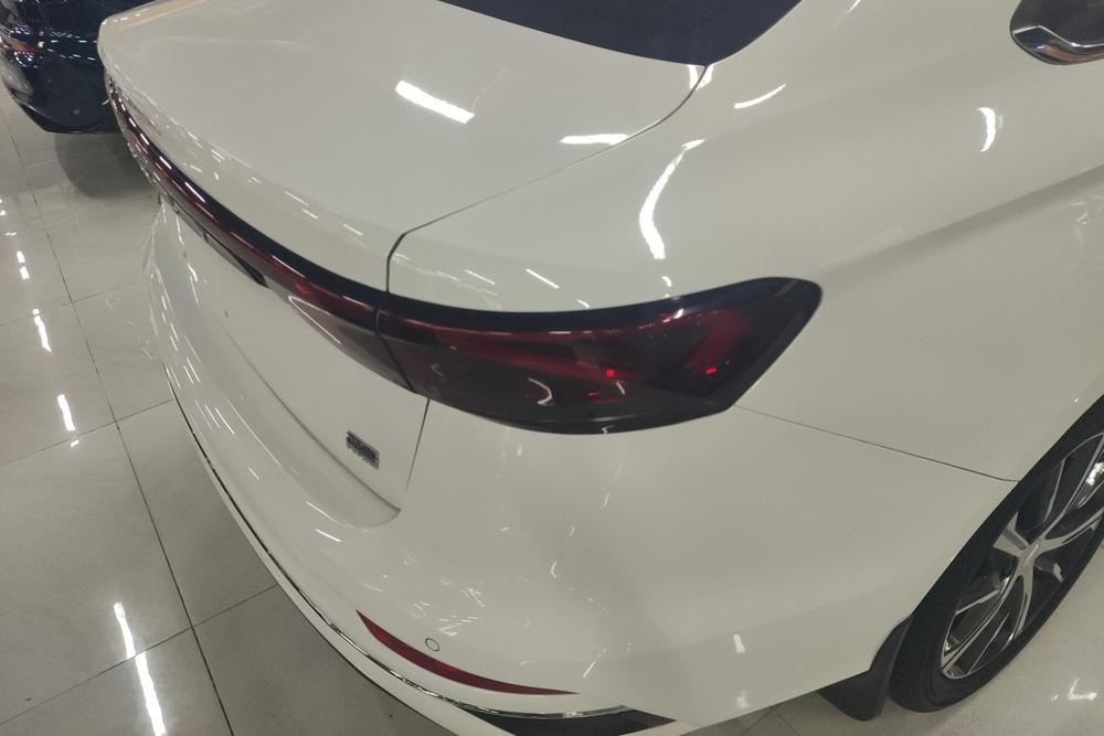 Emgrand модель 2023 года, 4-го поколения, версия Champion, 1.5L CVT в комплектации Premium - фото 7