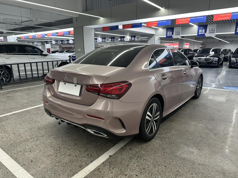Mercedes-Benz A-Class 2020 года A 180 L спортивный седан - фото 6