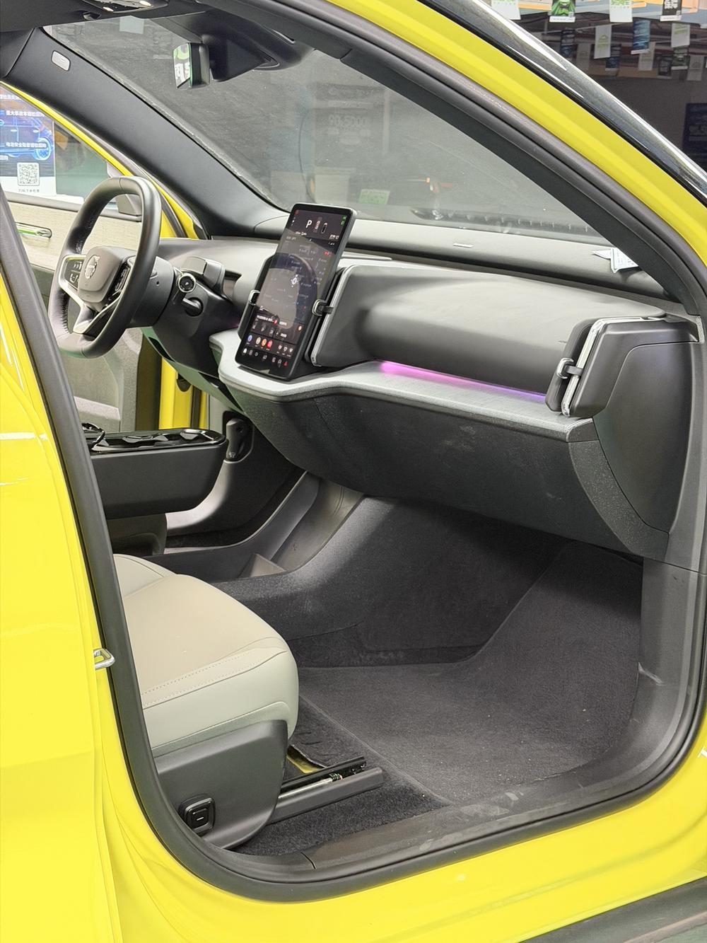 Volvo EX30 2025 заднеприводная версия с увеличенным запасом хода Ultra - фото 7