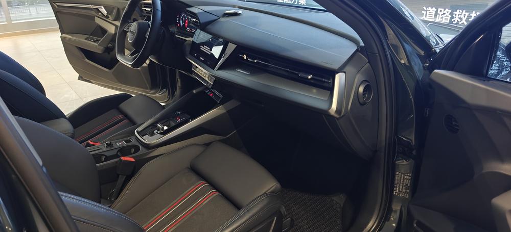 Audi A3 2023 Sportback 35 TFSI, стильная спортивная комплектация - фото 10