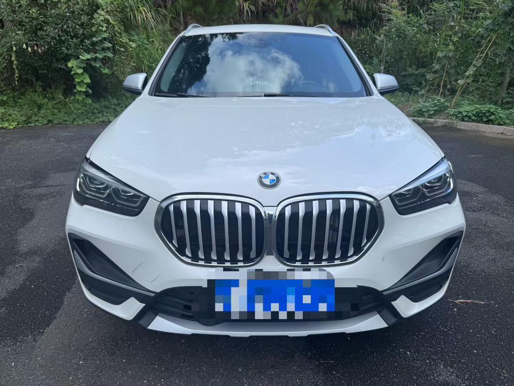 BMW X1 модель 2022 года sDrive20Li модная версия - фото 2
