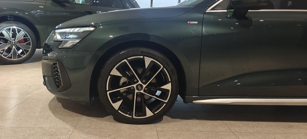 Audi A3 2023 Sportback 35 TFSI, стильная спортивная комплектация - фото 7