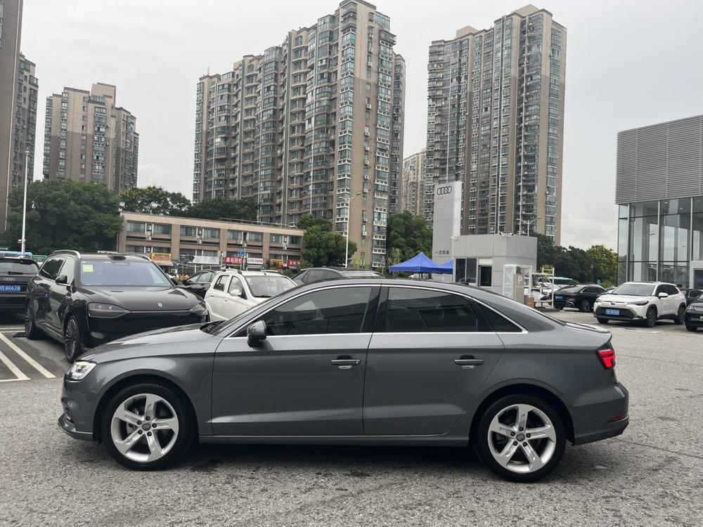 Audi A3 2020 модельного года, обновлённая версия Limousine 35 TFSI, базовая комплектация, China VI - фото 3