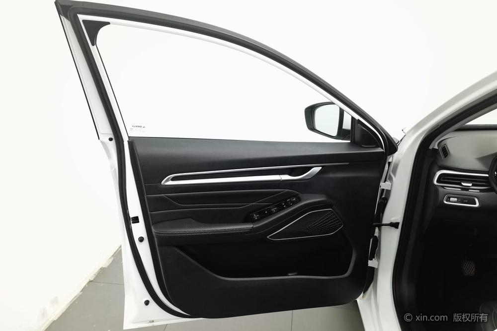 Emgrand 2022, 4-е поколение, 1.5L, механическая, люкс-комплектация - фото 22