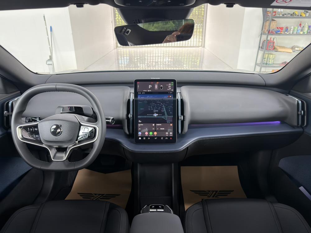 Volvo EX30 2025 модельного года, версия Plus с задним приводом и увеличенным запасом хода - фото 9