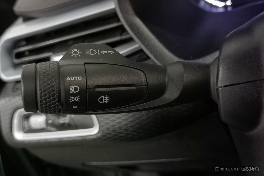 Emgrand 2022 модельного года, 4-е поколение, 1.5L, механическая коробка передач, версия Elite - фото 17