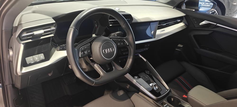 Audi A3 2023 Sportback 35 TFSI, стильная спортивная комплектация - фото 13