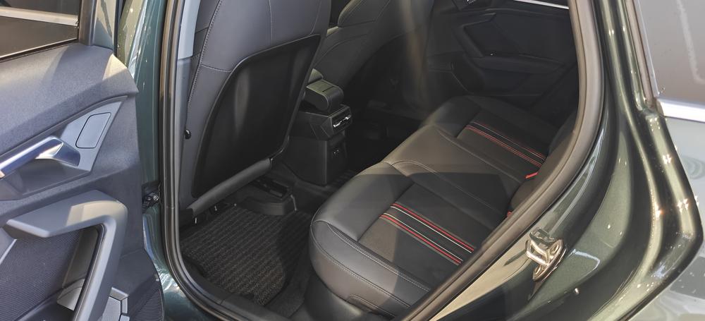Audi A3 2023 Sportback 35 TFSI, стильная спортивная комплектация - фото 15