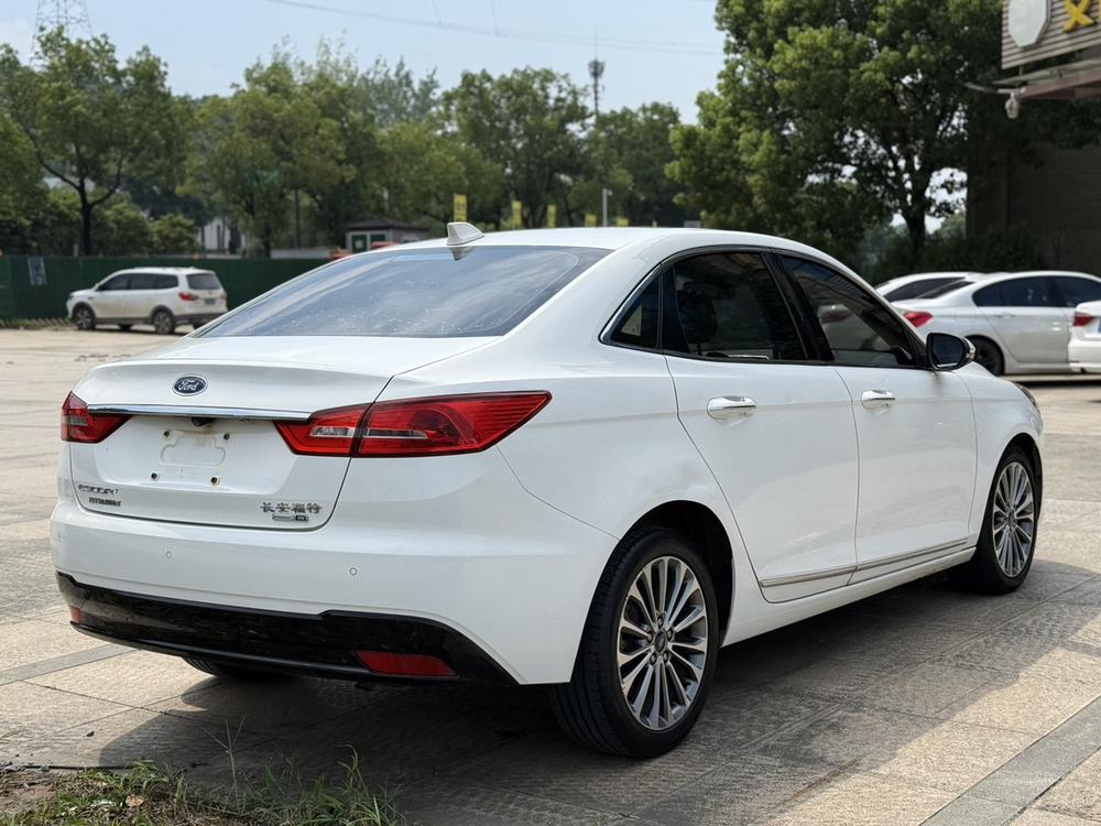 Escort 2019 EcoBoost 125 автоматическая версия Premium - фото 6