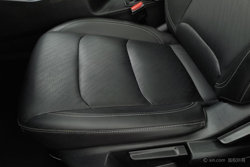 Emgrand 2022, 4-е поколение, 1.5L, механическая, люкс-комплектация - фото 19