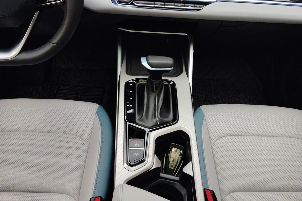 Emgrand 2023 года, 4-го поколения, версия Champion Edition 1.5L CVT Flagship - фото 14