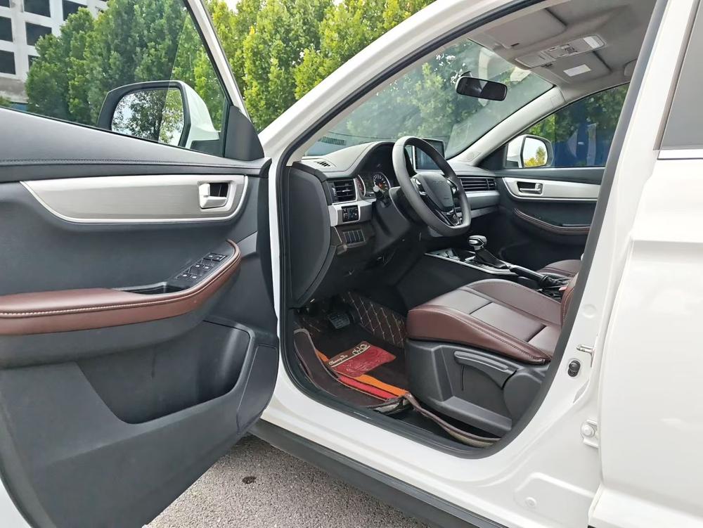 Forthing T5 2022, версия эпохи процветания, 1.5T, автоматическая версия «Следуя мечте», пять мест - фото 8