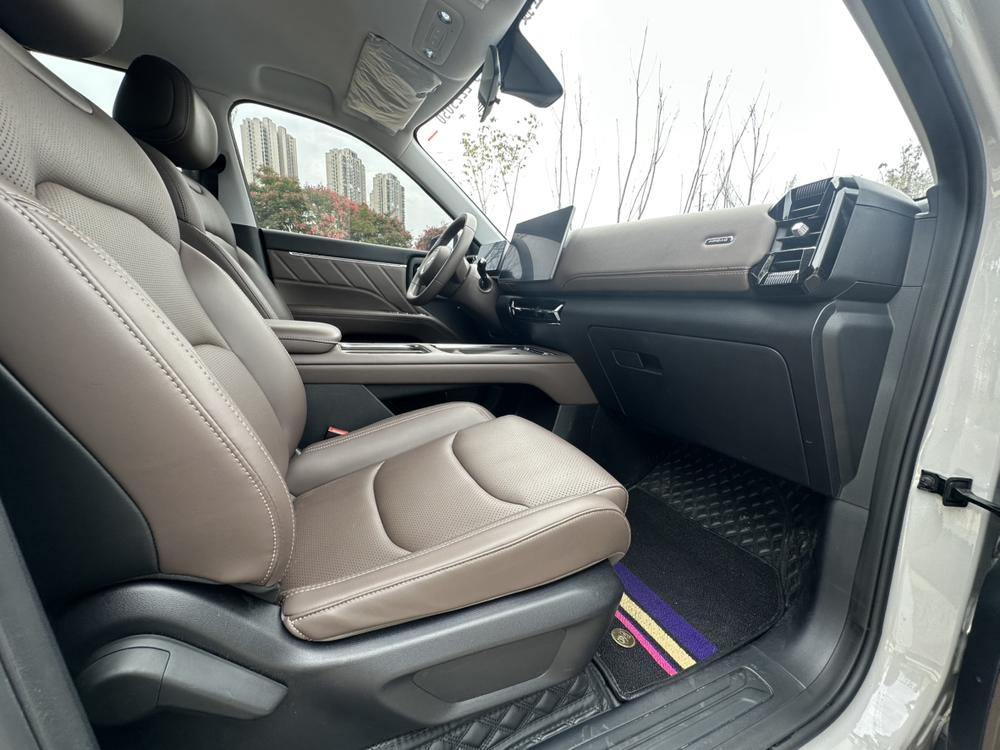 Wuling Xingguang 560 EV 2026 - фото 10