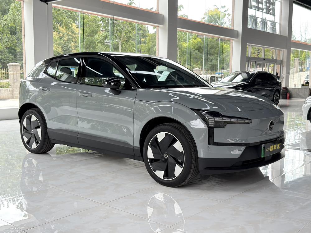 Volvo EX30 2025 модельного года, версия Plus с задним приводом и увеличенным запасом хода - фото 3