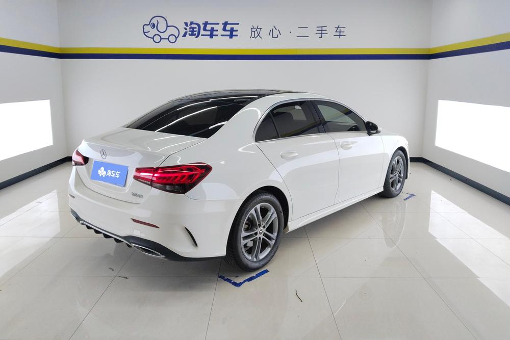 Mercedes-Benz A-Class 2022 года A 180 L спортивный седан - фото 3