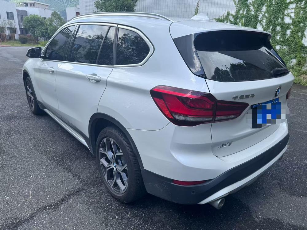 BMW X1 модель 2022 года sDrive20Li модная версия - фото 4