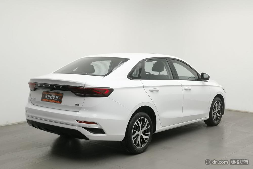 Emgrand 2022, 4-е поколение, 1.5L, механическая, люкс-комплектация - фото 4