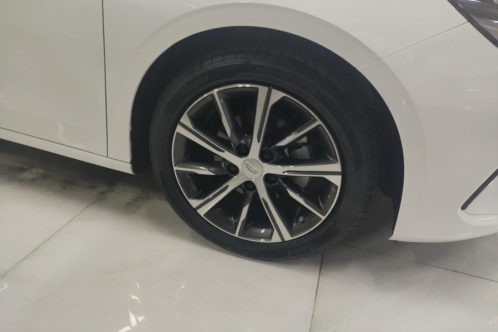 Emgrand модель 2023 года, 4-го поколения, версия Champion, 1.5L CVT в комплектации Premium - фото 8