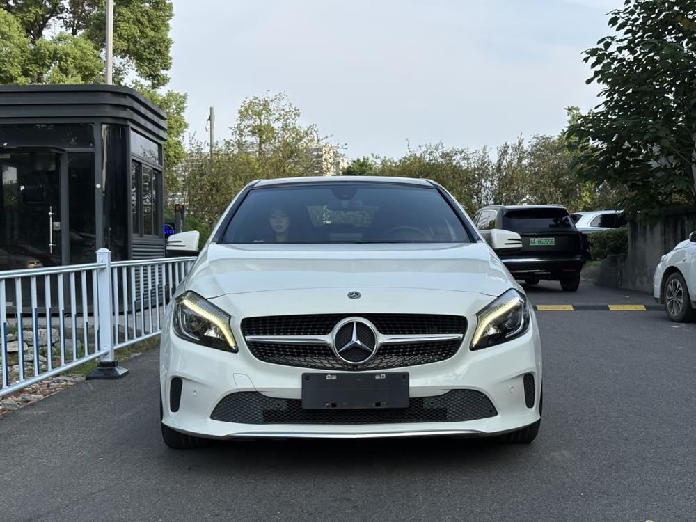 Mercedes-Benz A-Class (Import) 2018 модель A 200 Dynamic - фото 2