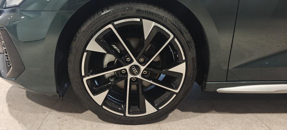 Audi A3 2023 Sportback 35 TFSI, стильная спортивная комплектация - фото 9