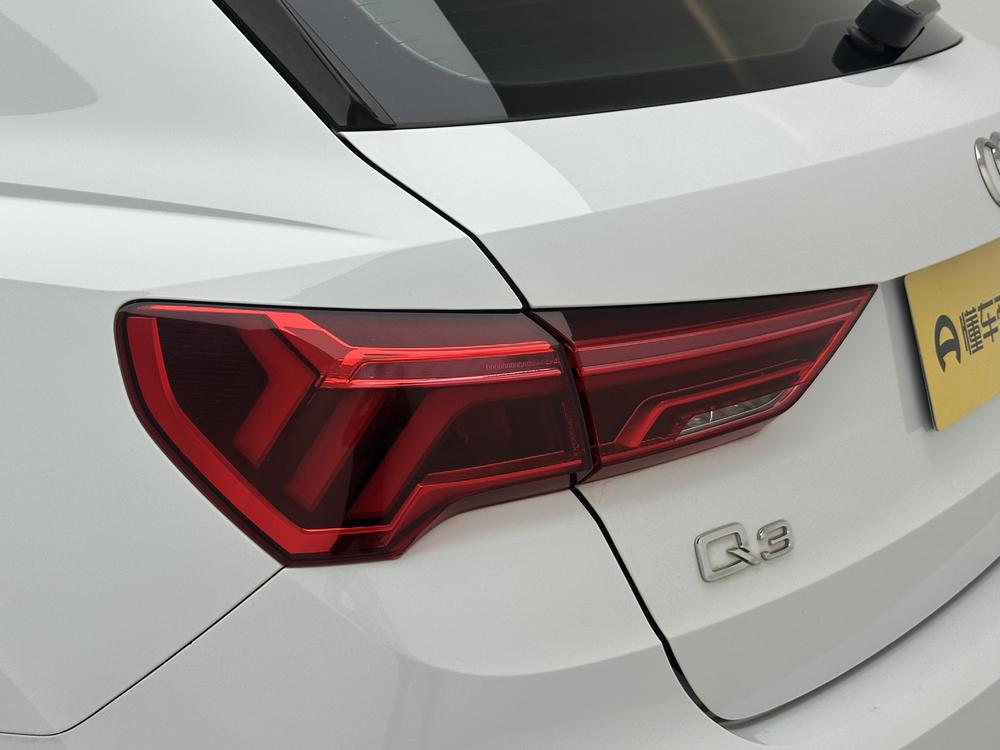 Audi Q3 2021 модель 35 TFSI стильная спортивная версия - фото 13