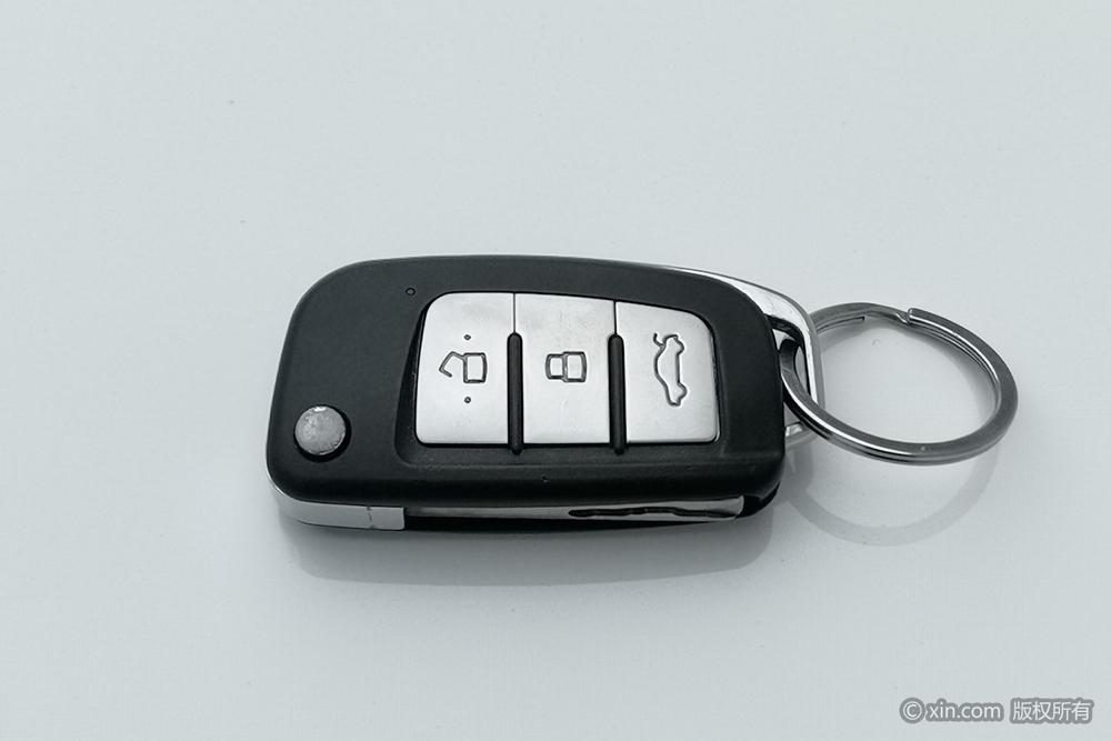 Emgrand 2022, 4-е поколение, 1.5L, механическая, люкс-комплектация - фото 6
