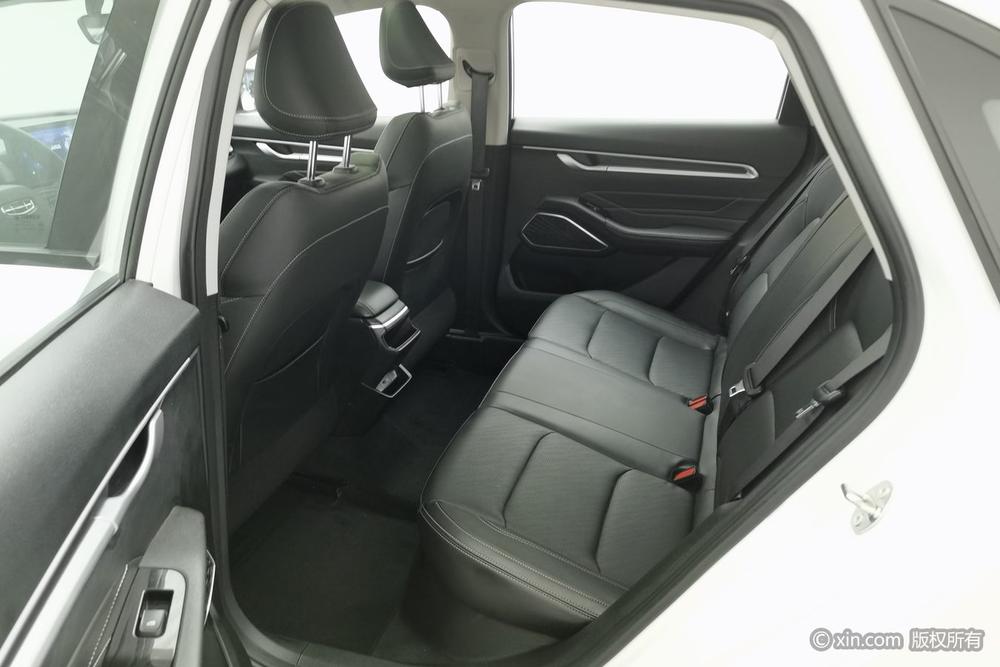 Emgrand 2022, 4-е поколение, 1.5L, механическая, люкс-комплектация - фото 20