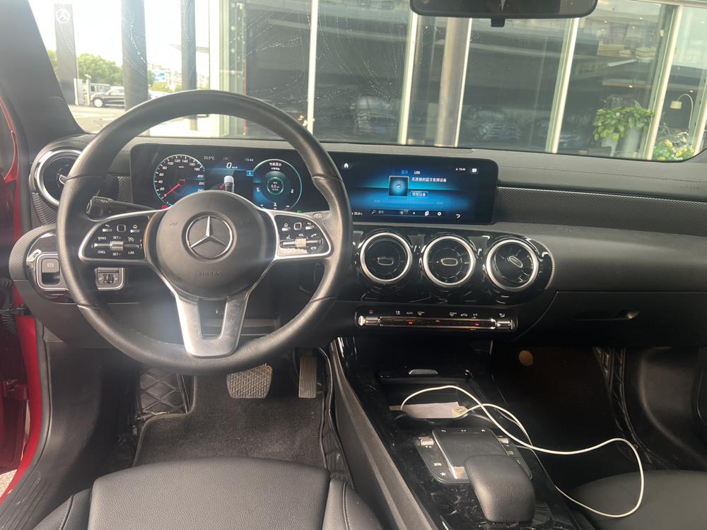 Mercedes-Benz A-Class 2022 года A 180 L спортивный седан - фото 11