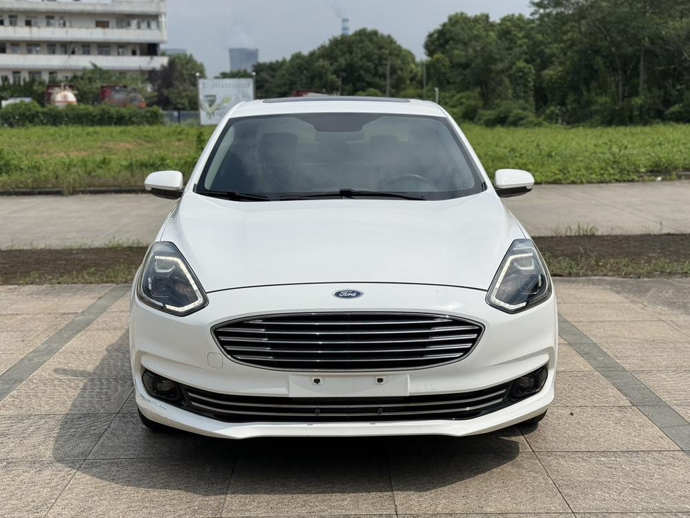 Escort 2019 EcoBoost 125 автоматическая версия Premium - фото 2