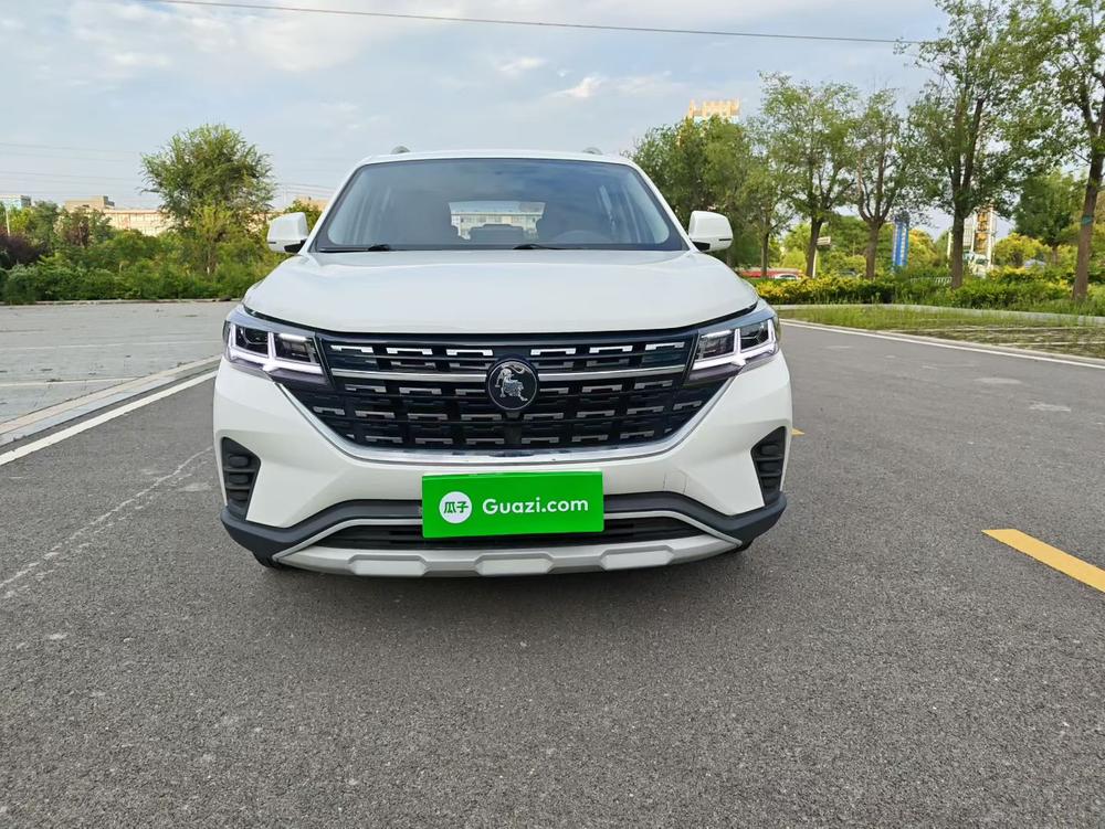 Forthing T5 2022, версия эпохи процветания, 1.5T, автоматическая версия «Следуя мечте», пять мест - фото 2