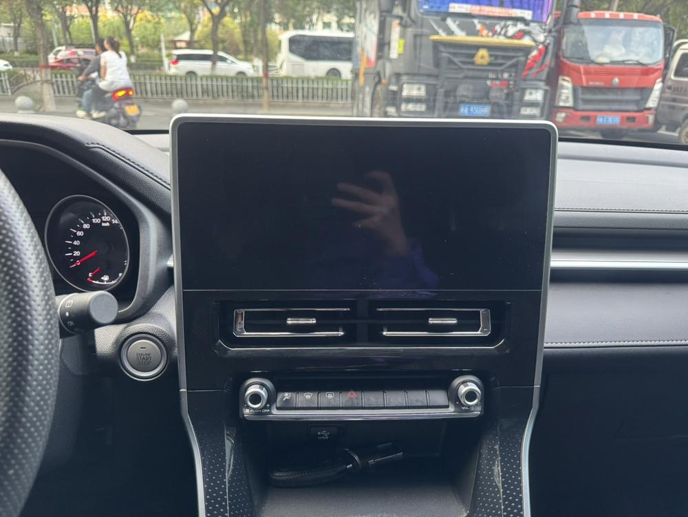 Haval M6 2023 модельного года PLUS 1.5T с механической коробкой передач, элитная интеллектуально-подключенная версия - фото 12