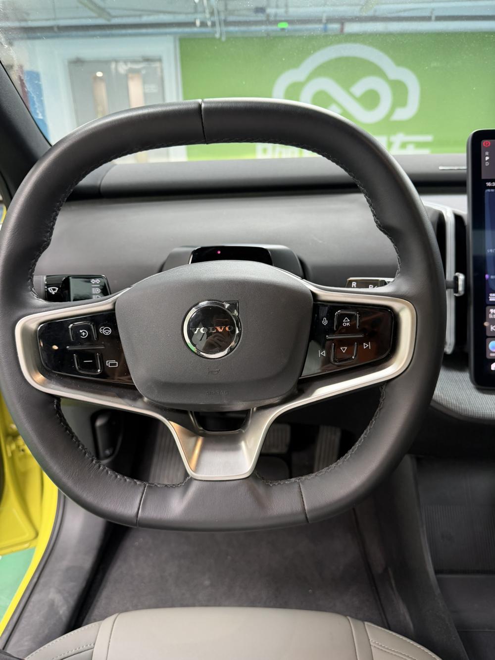 Volvo EX30 2025 заднеприводная версия с увеличенным запасом хода Ultra - фото 13