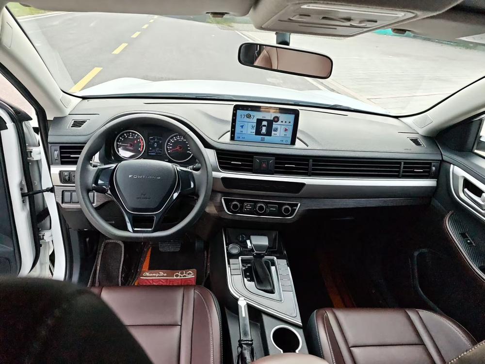 Forthing T5 2022, версия эпохи процветания, 1.5T, автоматическая версия «Следуя мечте», пять мест - фото 7